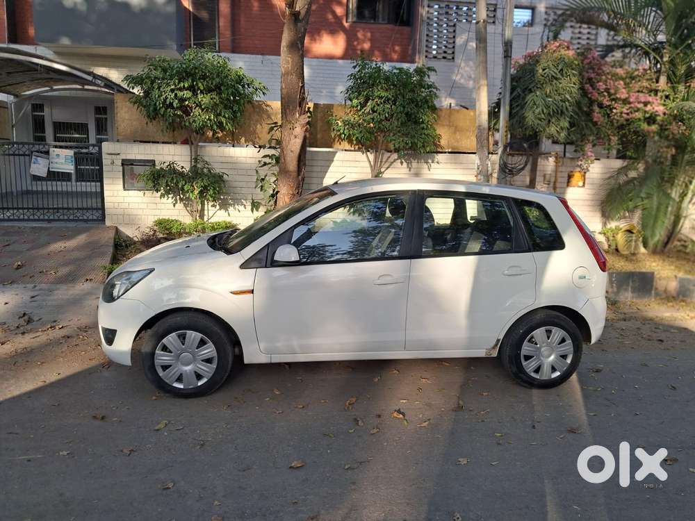 Ford Figo, 2011, Petrol
