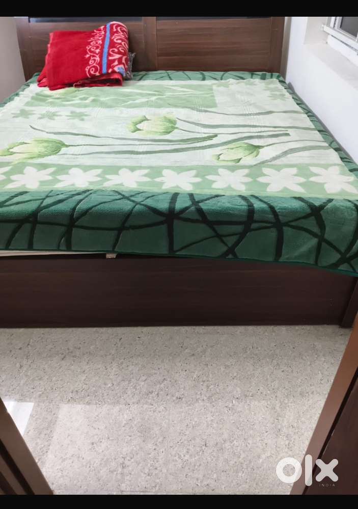 6*6 king size bed along with 8 inches matress