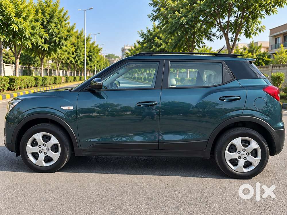 Mahindra Xuv300 Amt 2022 Petrol W6(with Sunroof)