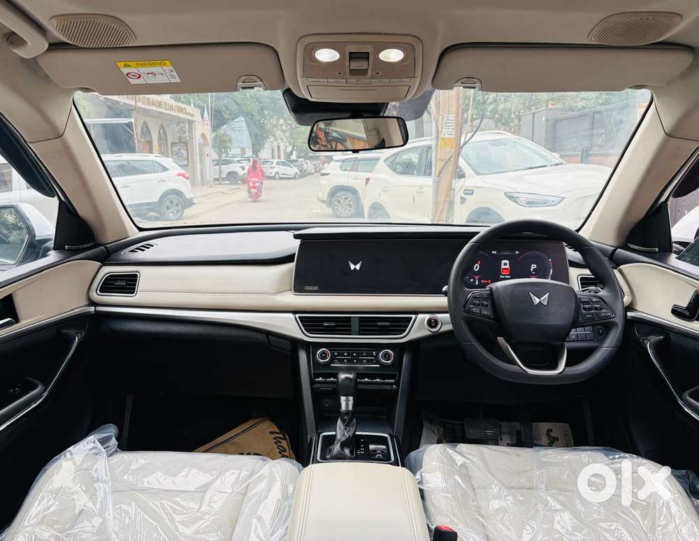 Mahindra Xuv700 2.0 Ax 7 Petrol At Luxury Pack Str, 2022, Petrol