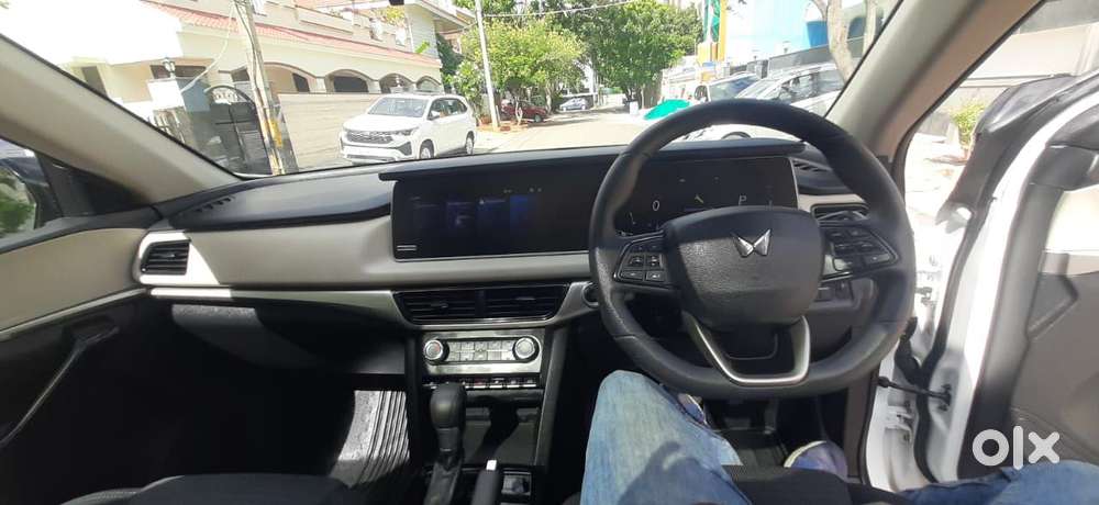 Mahindra Xuv700 2.0 Ax 5 Petrol At Str, 2024, Petrol