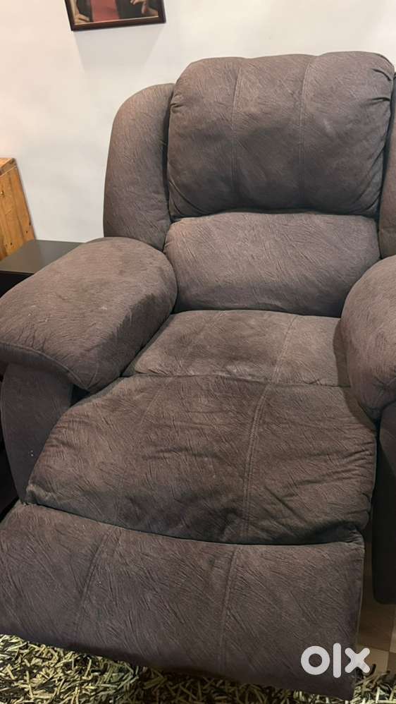 Sofa lounge set 3+1 (28000 negotiable)