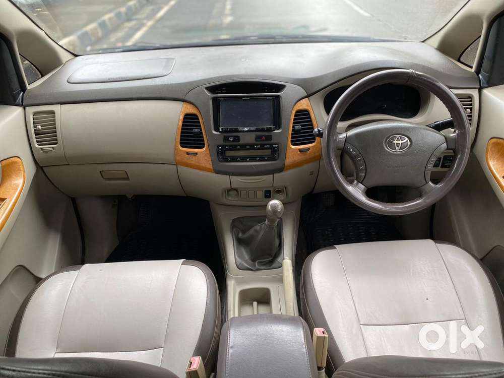 Toyota Innova 2.5 Vx 8 Str Bs-iii, 2011, Petrol