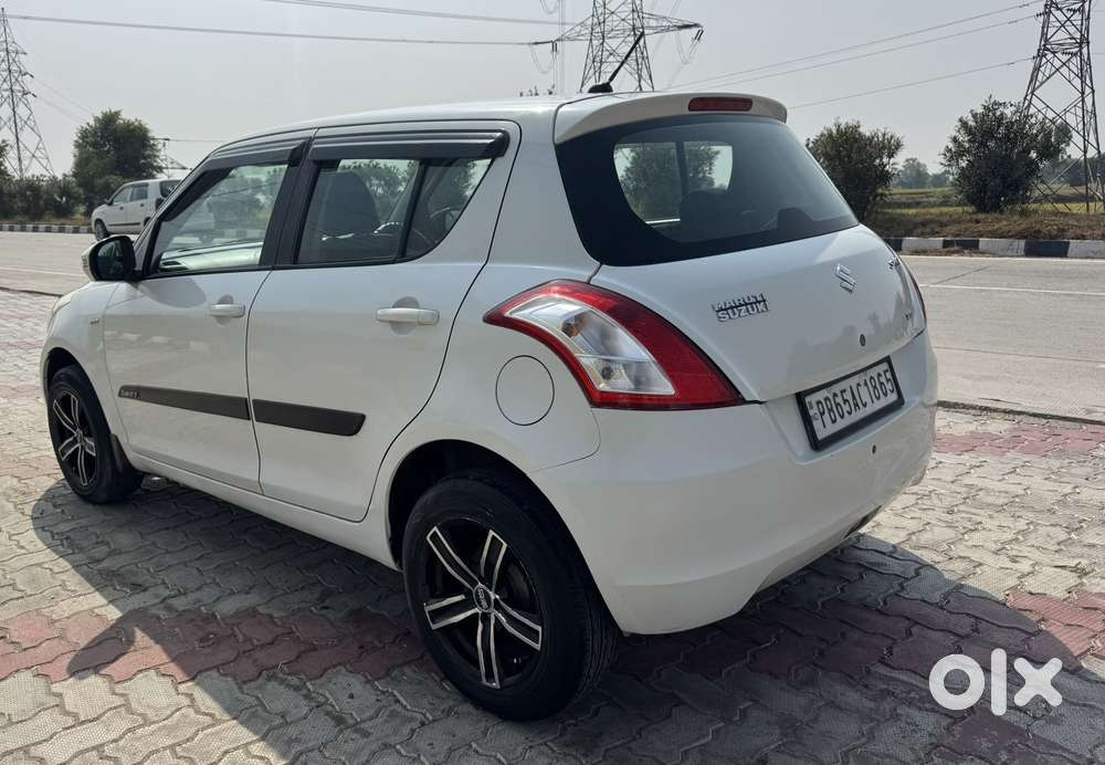 Maruti Suzuki Swift Vxi With Abs, 2015, Petrol