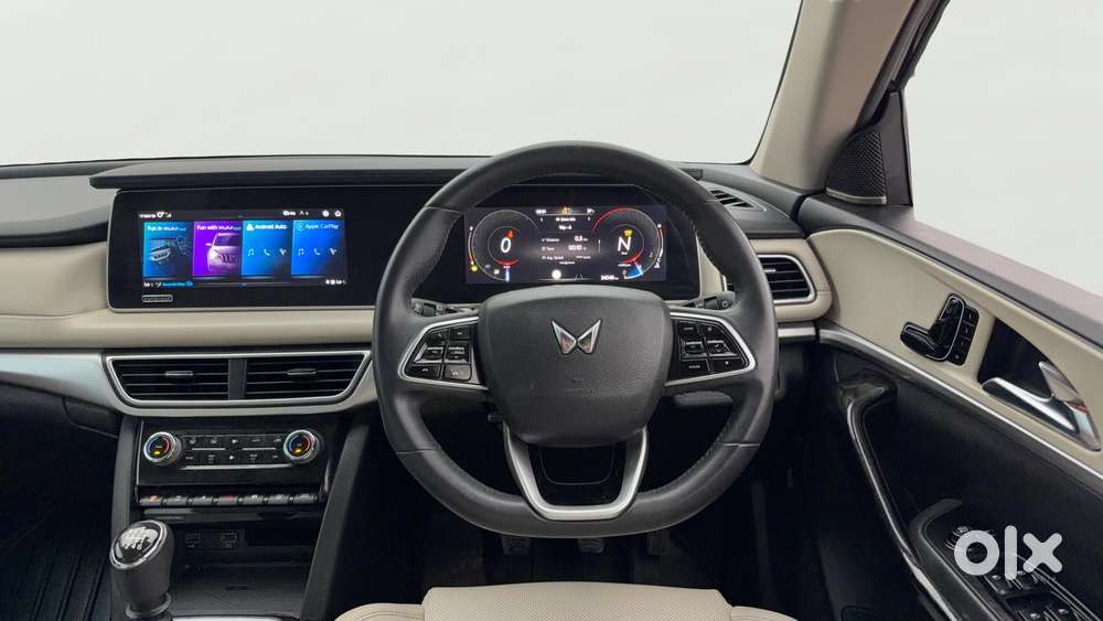 Mahindra Xuv700 2.0 Ax 5 Petrol Mt 7 Str, 2023, Diesel