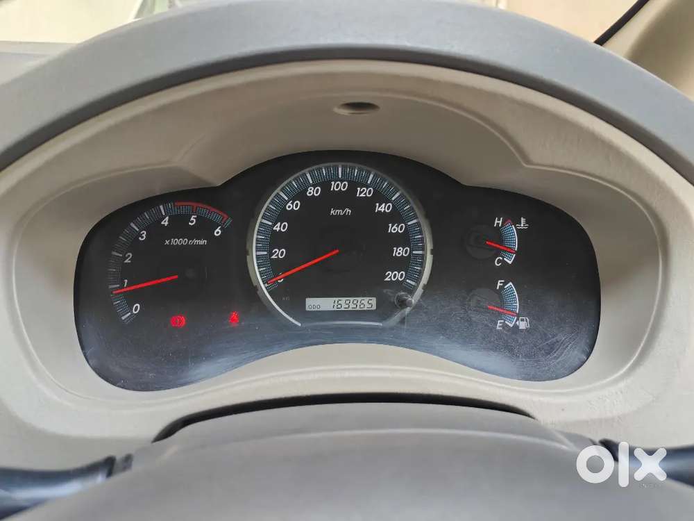 Toyota Innova 2.5v 7 Seater Gold Colour Complete Showroom Track