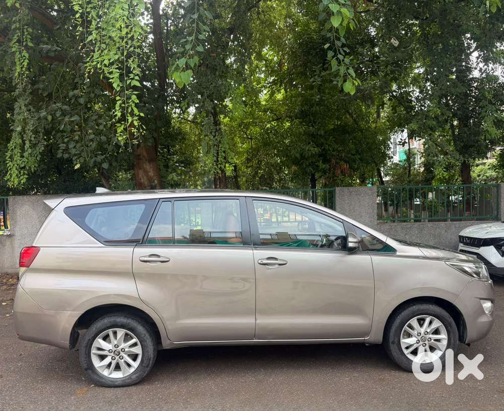 Toyota Innova Crysta 2.4 G Mt, 2016, Diesel