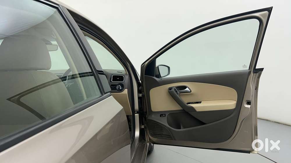 Volkswagen Vento 1.2 Tsi Highline At, 2016, Petrol