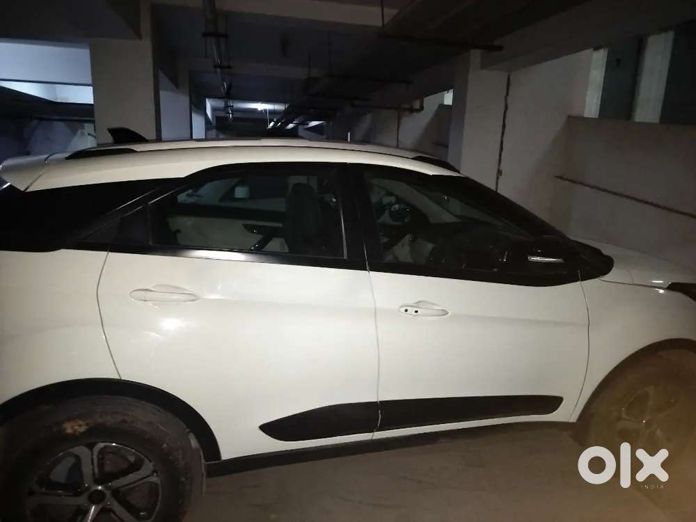 Tata Nexon Xz+s (sunroof)