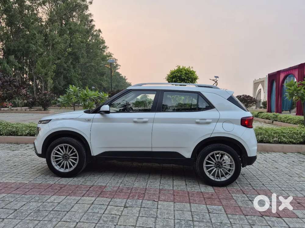 Hyundai Venue 2021 Petrol 71000 Km Driven