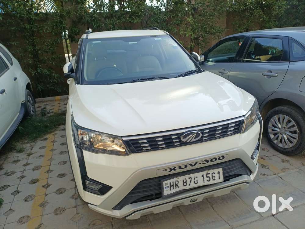 Mahindra Xuv300 1.2 W6 Amt Petrol, 2022, Petrol