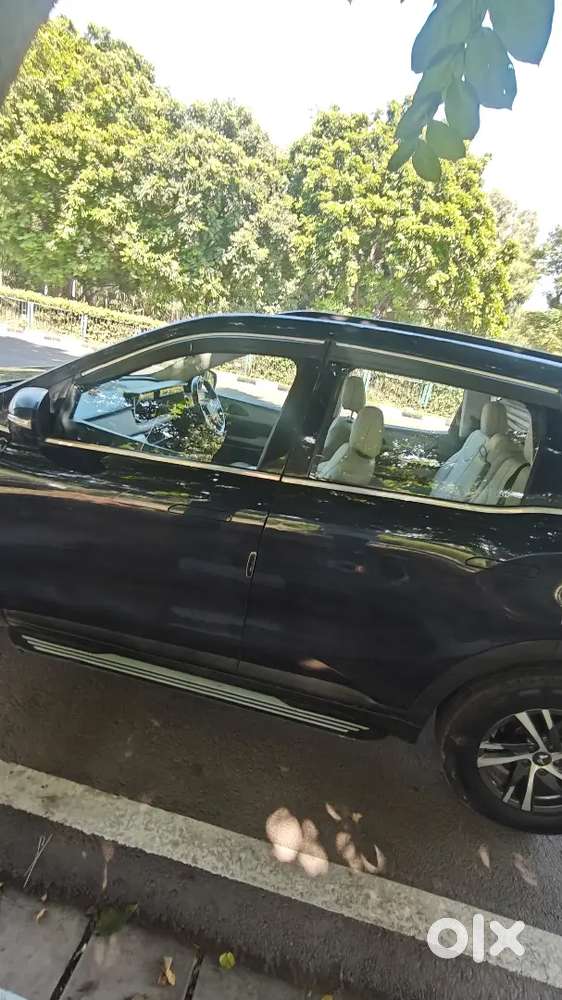 Xuv700 Petrol 2022 11 Month (1 Owner)