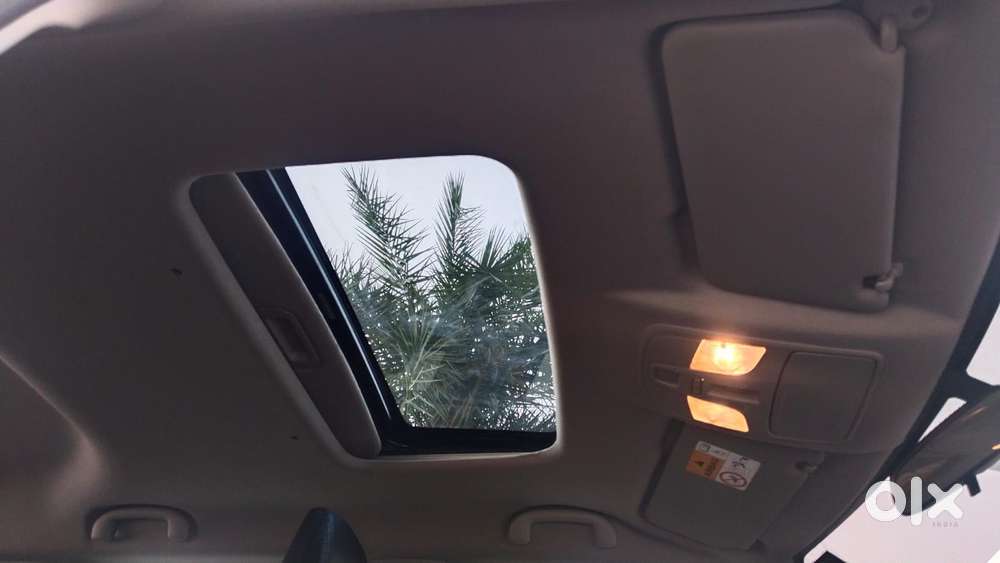Maruti Suzuki Brezza 1.5 Zxi At Smart Hybrid Dual Tone, 2023, Petrol