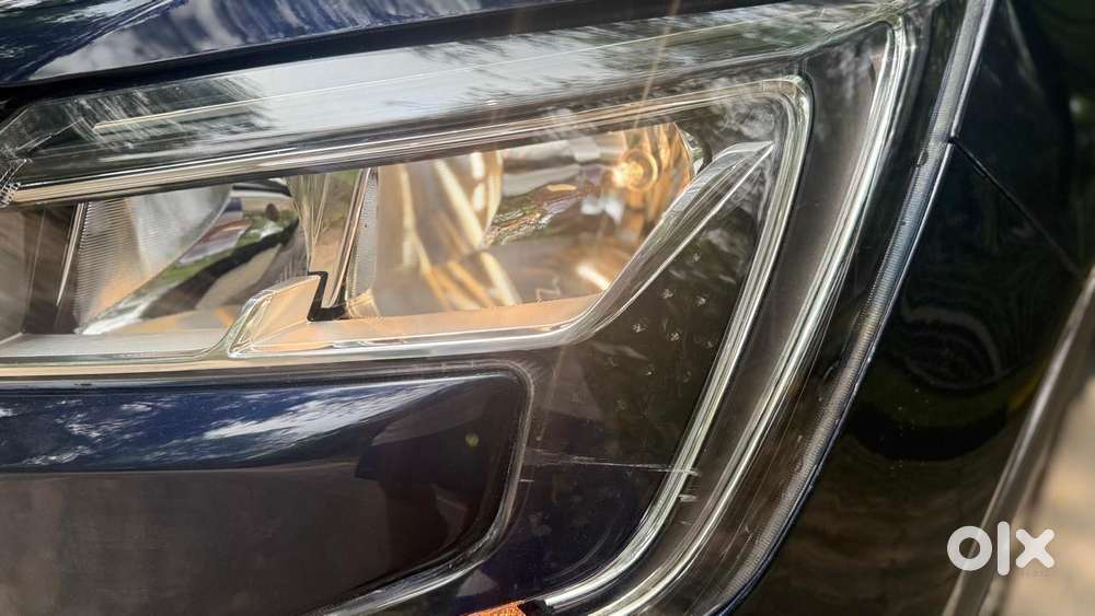 Mahindra Xuv700 2.0 Ax 3 Petrol Mt 5 Str, 2022, Petrol