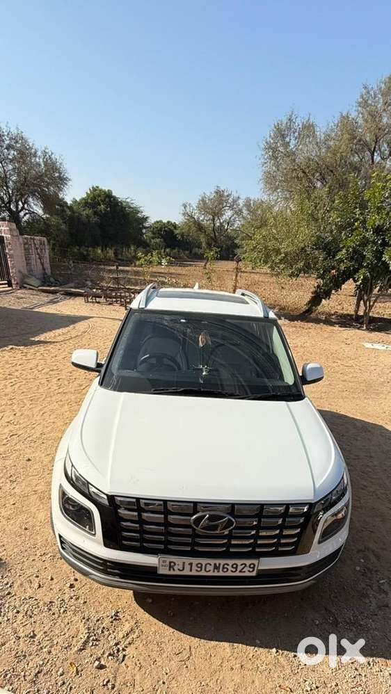 Hyundai Venue 2024 Diesel Well Maintained