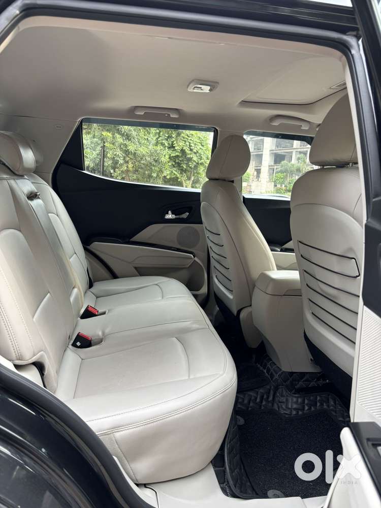 Mahindra Xuv300 W8, 2023, Petrol