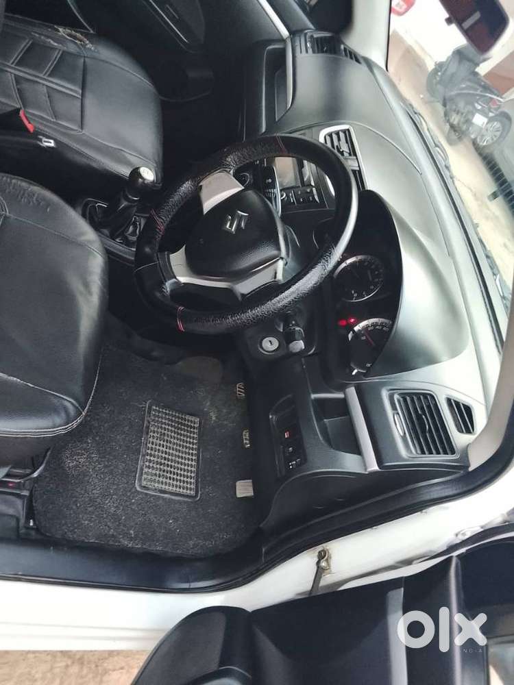 Maruti Suzuki Swift Vxi With Abs, 2015, Petrol