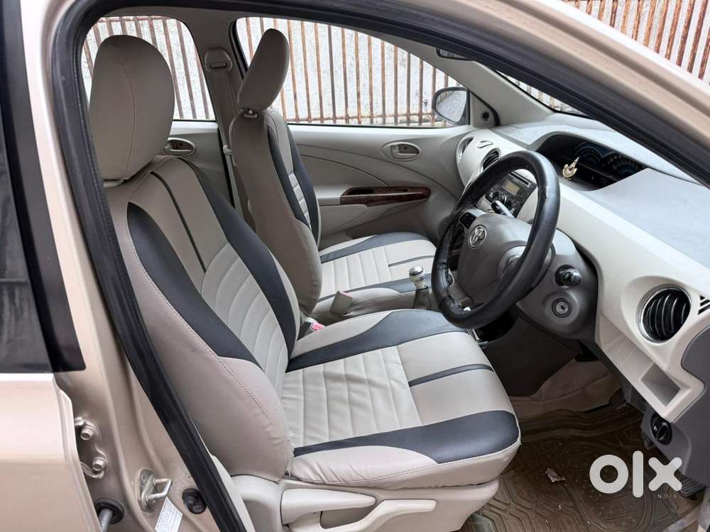 Toyota Etios V, 2013, Petrol