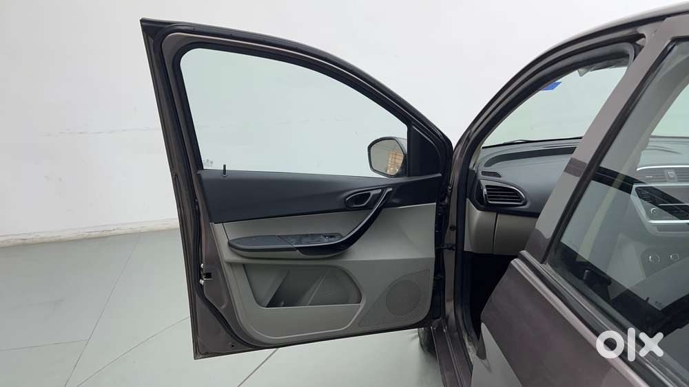 Tata Tiago 1.2 Revotron Xt, 2017, Petrol