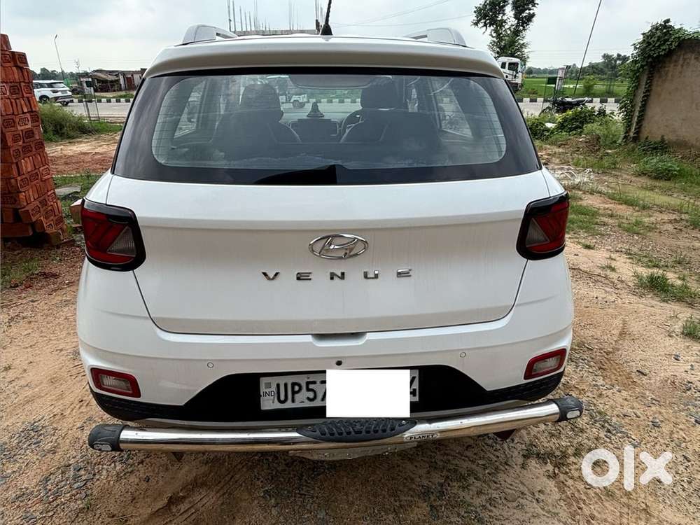 Hyundai Venue Petrol Mt 9000