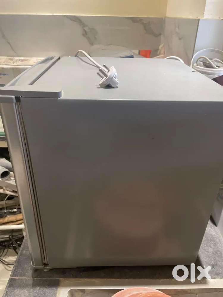 Single door fridge used for 1 month new condition