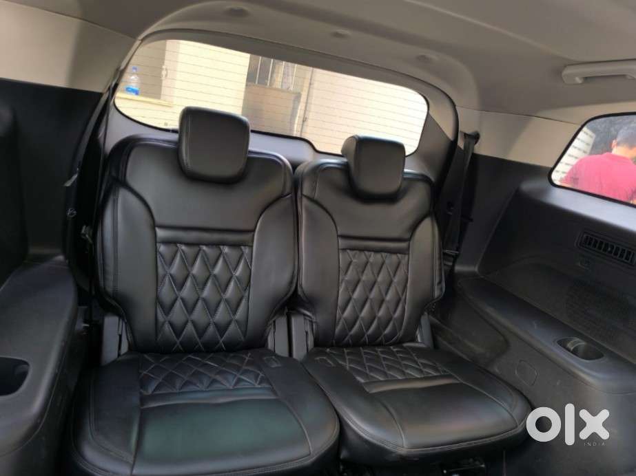 Mahindra Xuv700 2.0 Ax 5 Petrol Mt 7 Str, 2023, Petrol