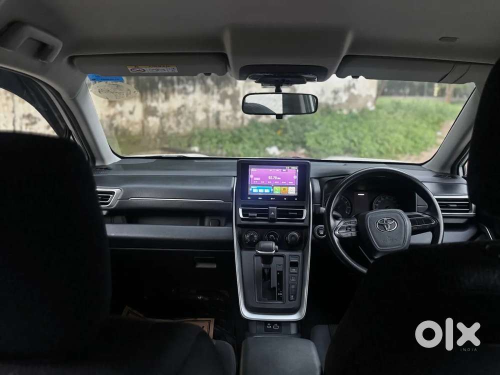 Toyota Innova Hycross, 2023, Petrol