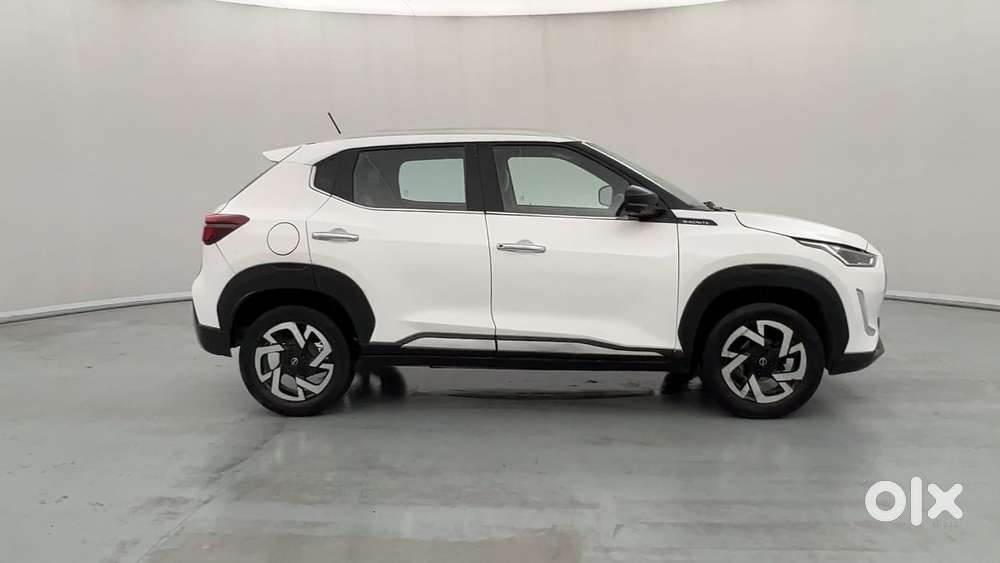 Nissan Magnite 1.0 Xv Premium, 2022, Petrol