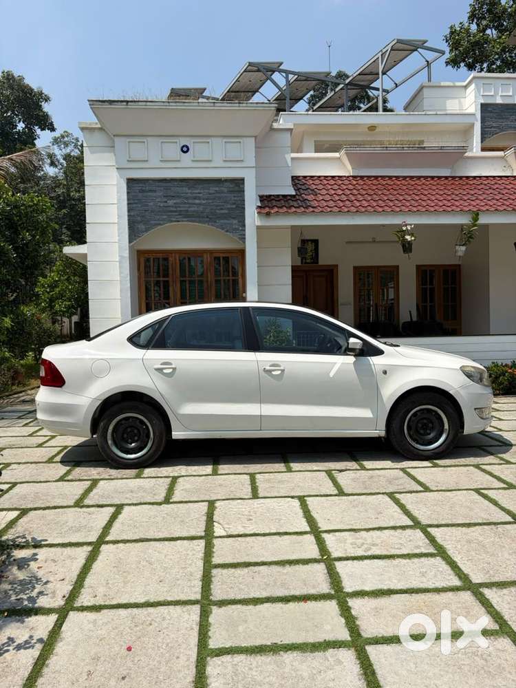 Skoda Rapid 1.6 Mpi Ambition, 2012, Petrol