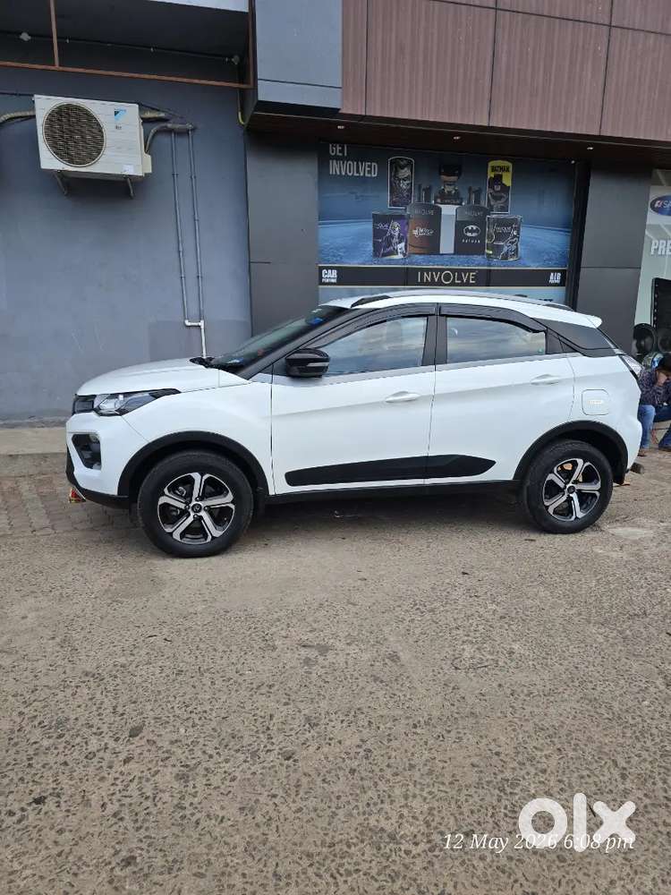 Tata Nexon Xz Plus S Petrol With Sunroof