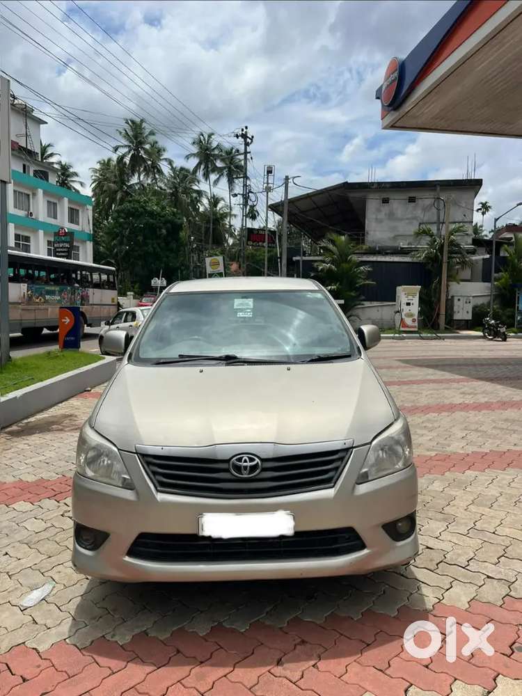 Toyota Innova 2012