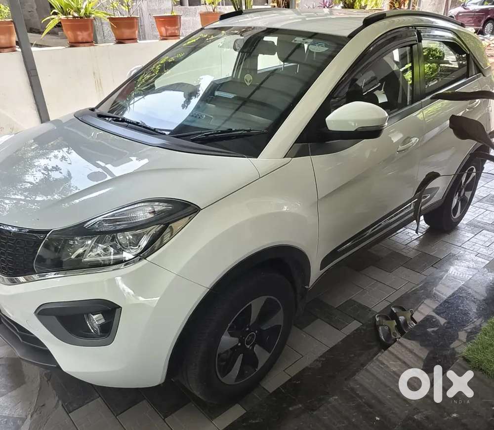 Tata Nexon Petrol (cng Kit Added) Xza Automatic 2018 Model