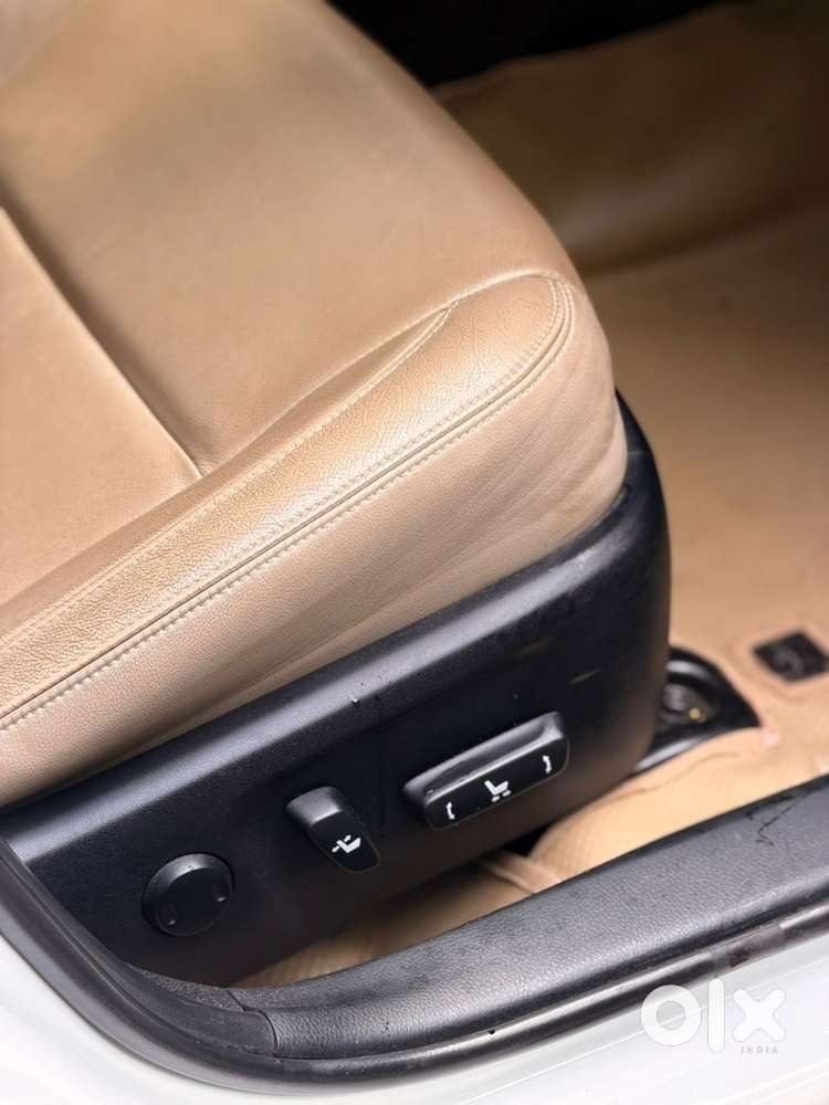 Toyota Corolla Altis 1.8 V At  2017  40,000 Km