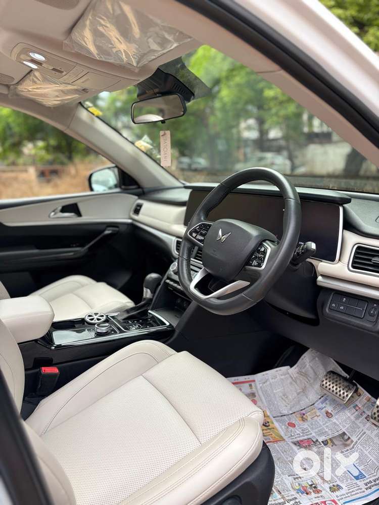 Mahindra Xuv700 2.2 Ax 7 Diesel At Luxury Pack Str Awd, 2024, Diesel