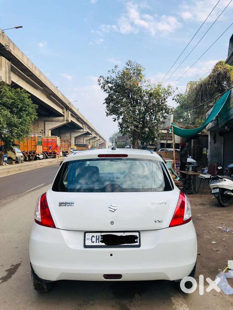 Maruti Suzuki Swift Vxi + Manual, 2017, Petrol