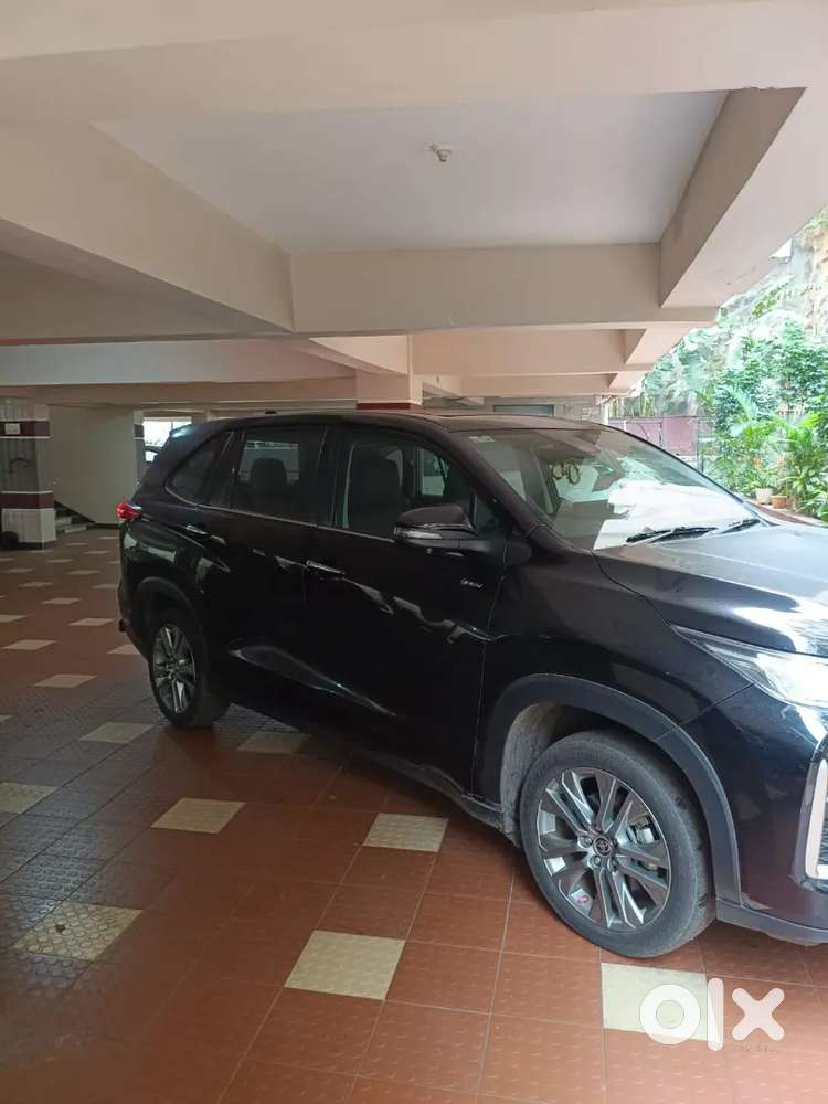 Innova Hycross