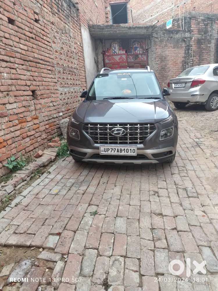 Hyundai Venue 2019 Diesel 105000 Km Driven Well Maintained.