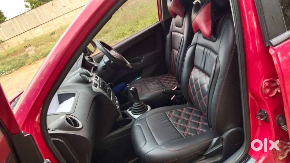 Ford Figo (2011) Red