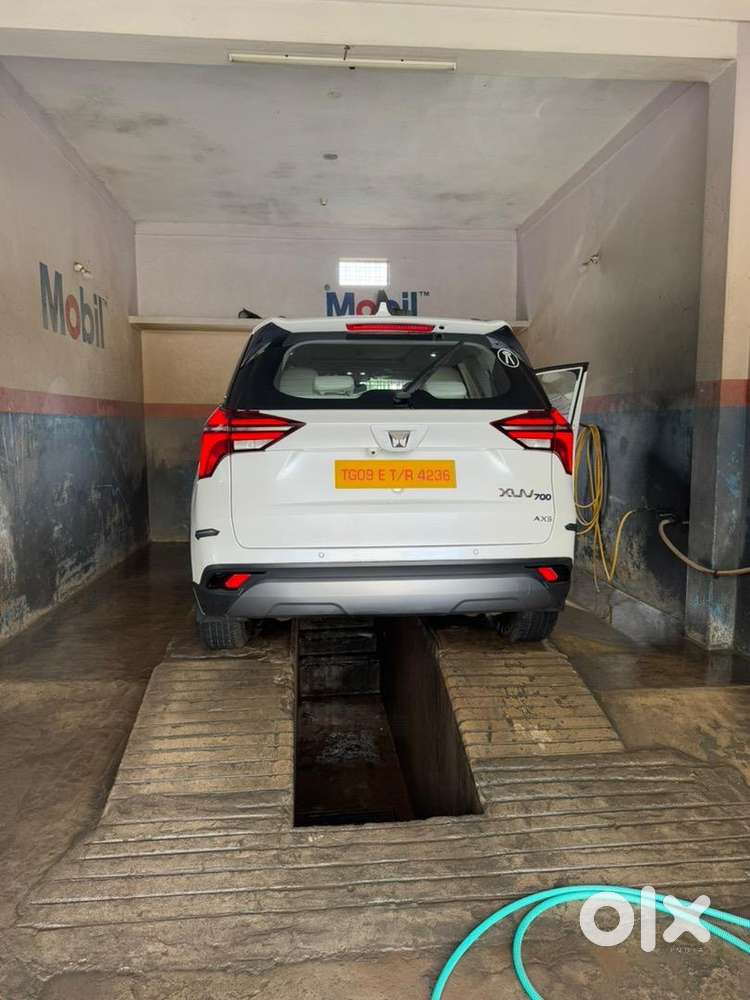 Mahindra Xuv700 Like Showroom