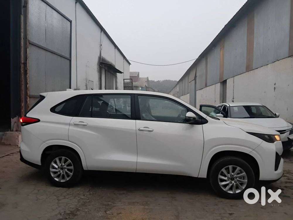 Toyota Innova Hycross 2.0 Gx 8 Str, 2026, Petrol