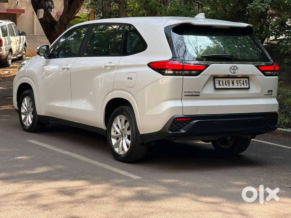 Toyota Innova Hycross 2.0 Vx Hybrid 8 Str, 2023, Petrol