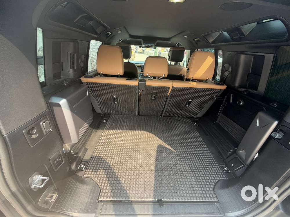 Land Rover Defender 2025