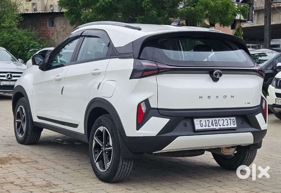 Tata Nexon Creative Plus S 1.2 Revotron Petrol 6 Amt Dt, 2025, Cng &..
