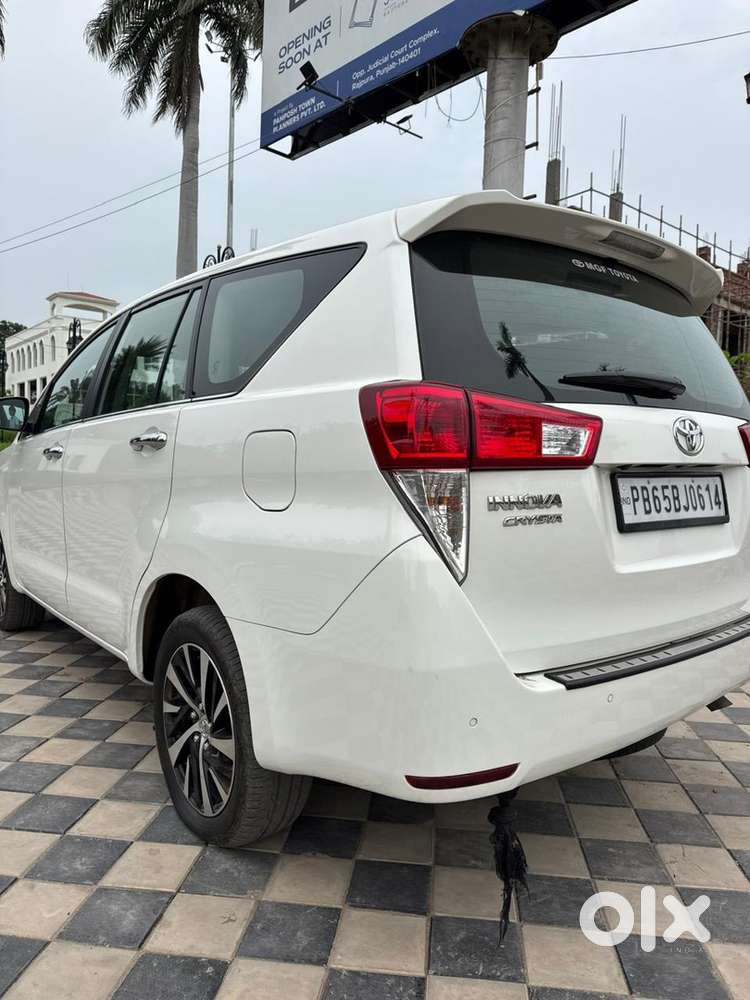 Toyota Innova Crysta 2024