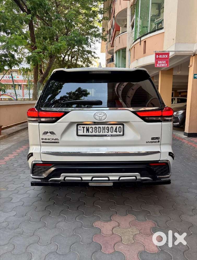 Toyota Innova Hycross 2.0 Zx Hybrid 7 Str, 2025, Petrol