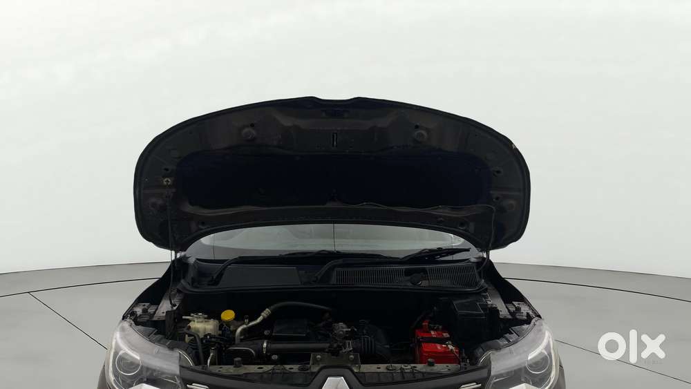 Renault Triber Rxz, 2023, Petrol