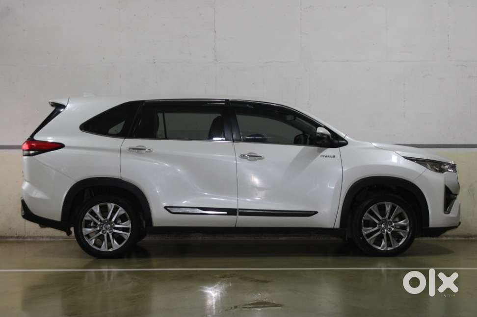 Toyota Innova Hycross 2.0 Zx (o) Hybrid 7 Str, 2023, Petrol