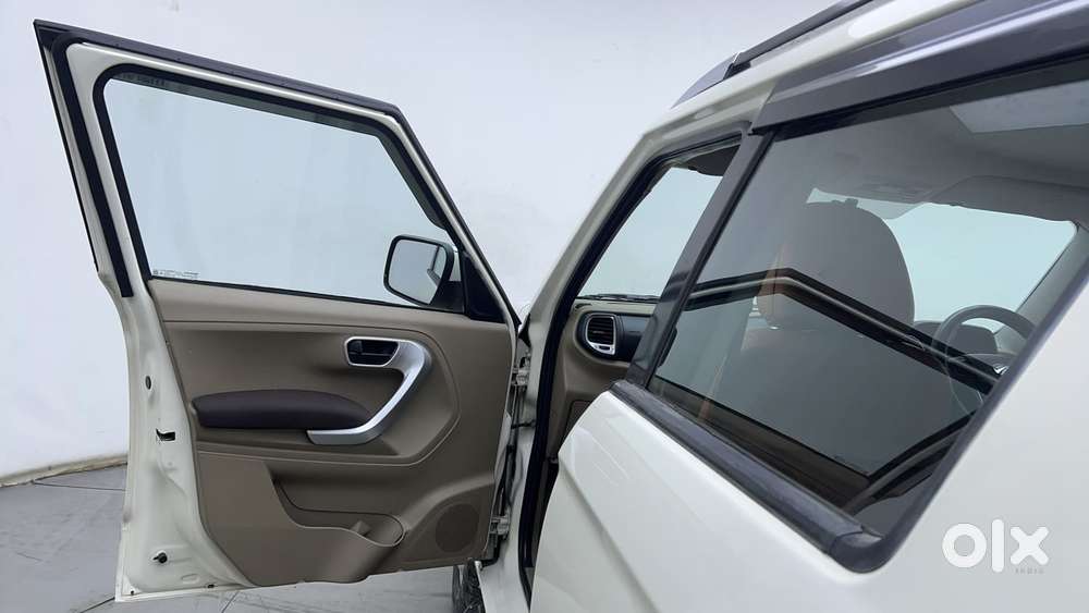 Mahindra Tuv 300 T8, 2015, Diesel