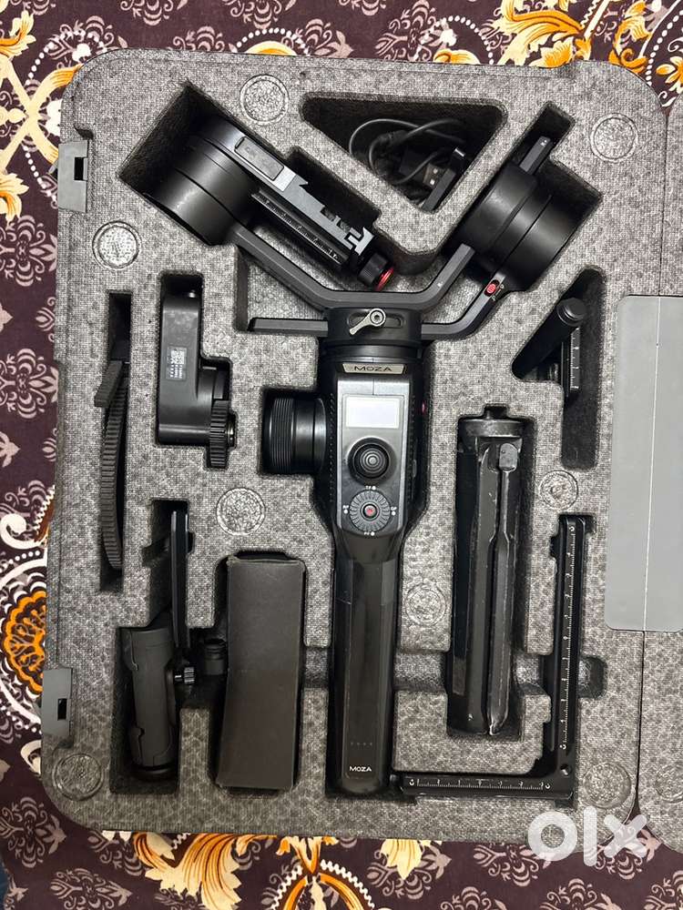 Selling my MOZA AirCross 3 3-Axis Camera Gimbal.