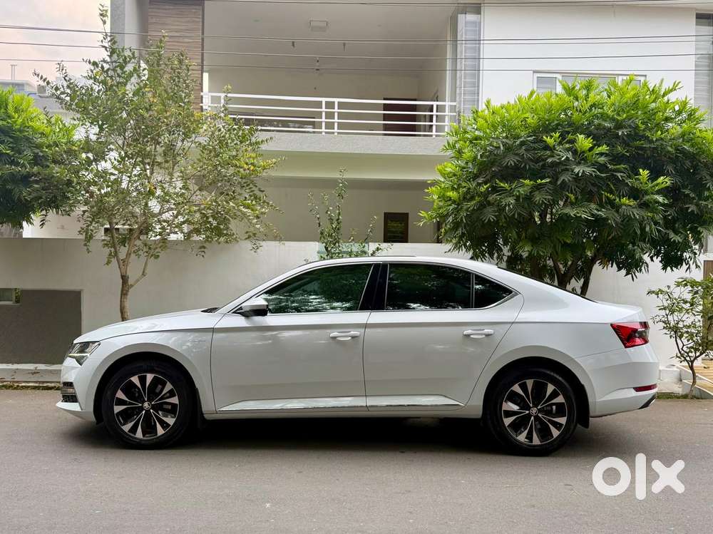 Skoda Superb 2.0 L&k Tsi At, 2023, Petrol